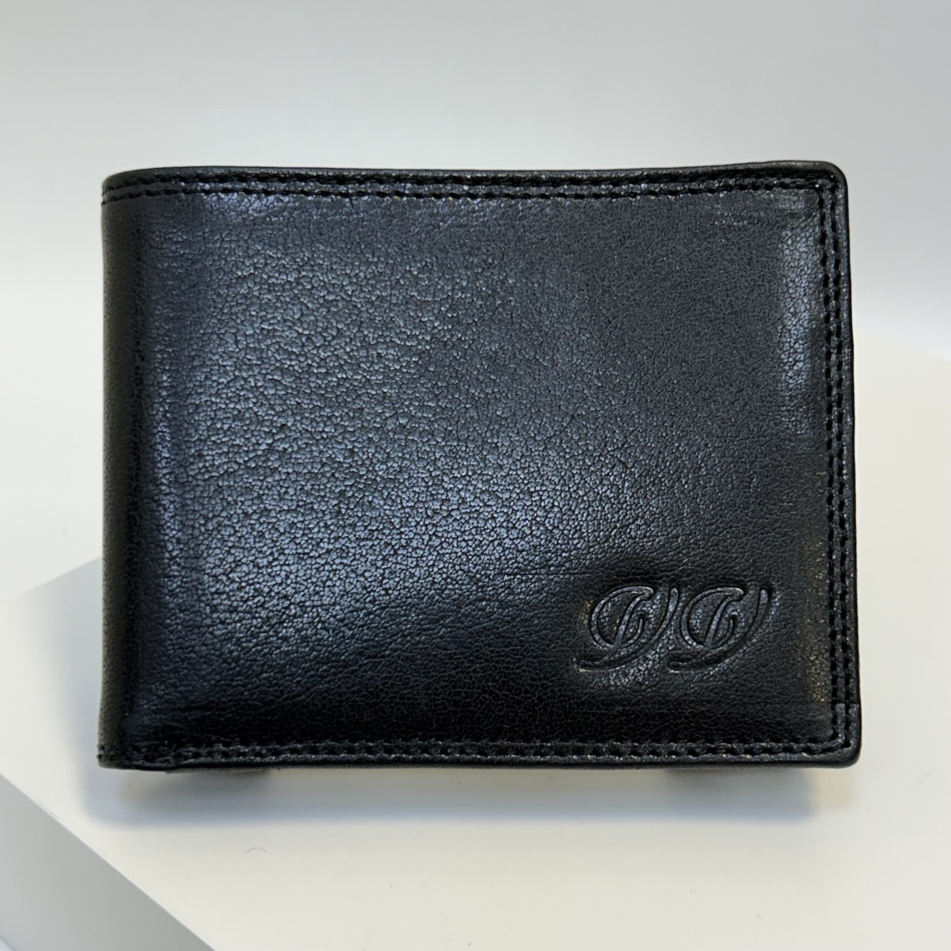 Již vyhotovený monogram | VV | na kožené peněžence | OUTLET TvujOriginal.cz
