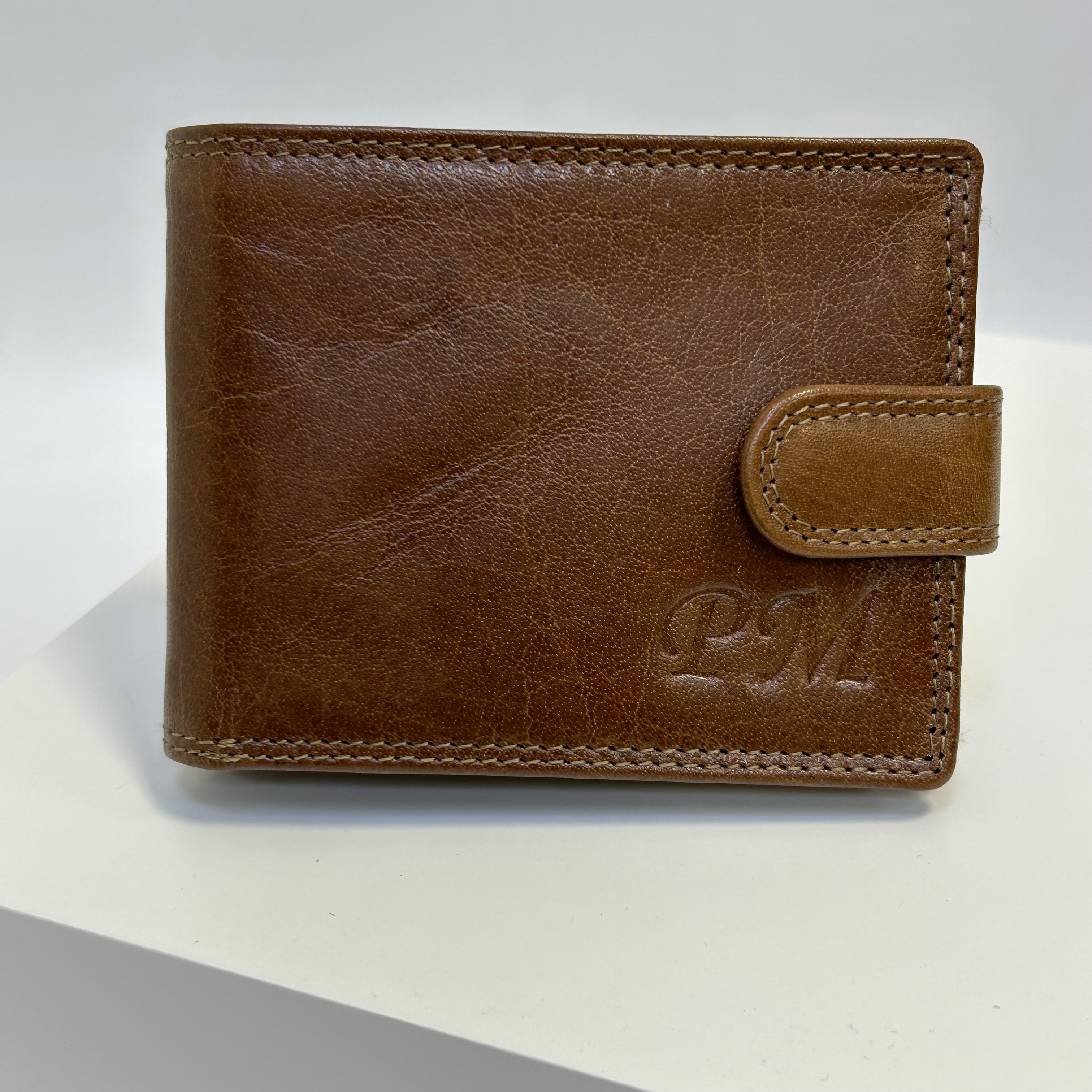 Již vyhotovený monogram | PM | na kožené peněžence | OUTLET TvujOriginal.cz
