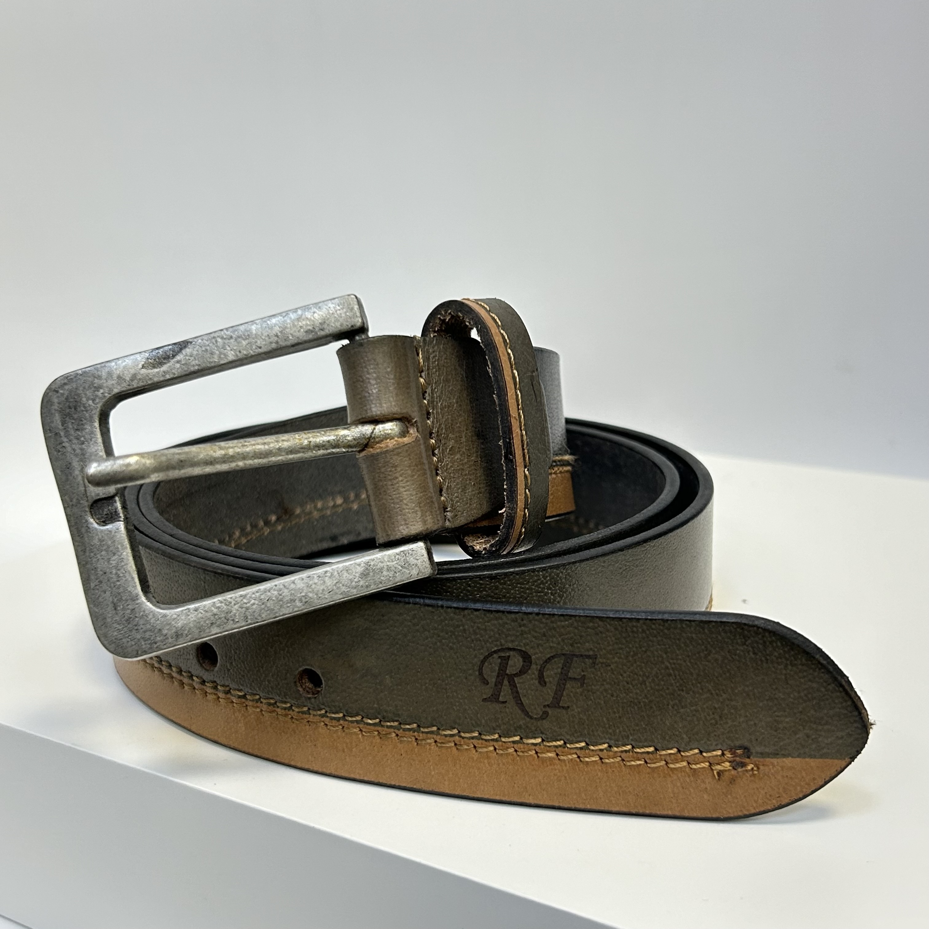 Již vyhotovený monogram | RF | na koženém pásku | OUTLET TvujOriginal.cz