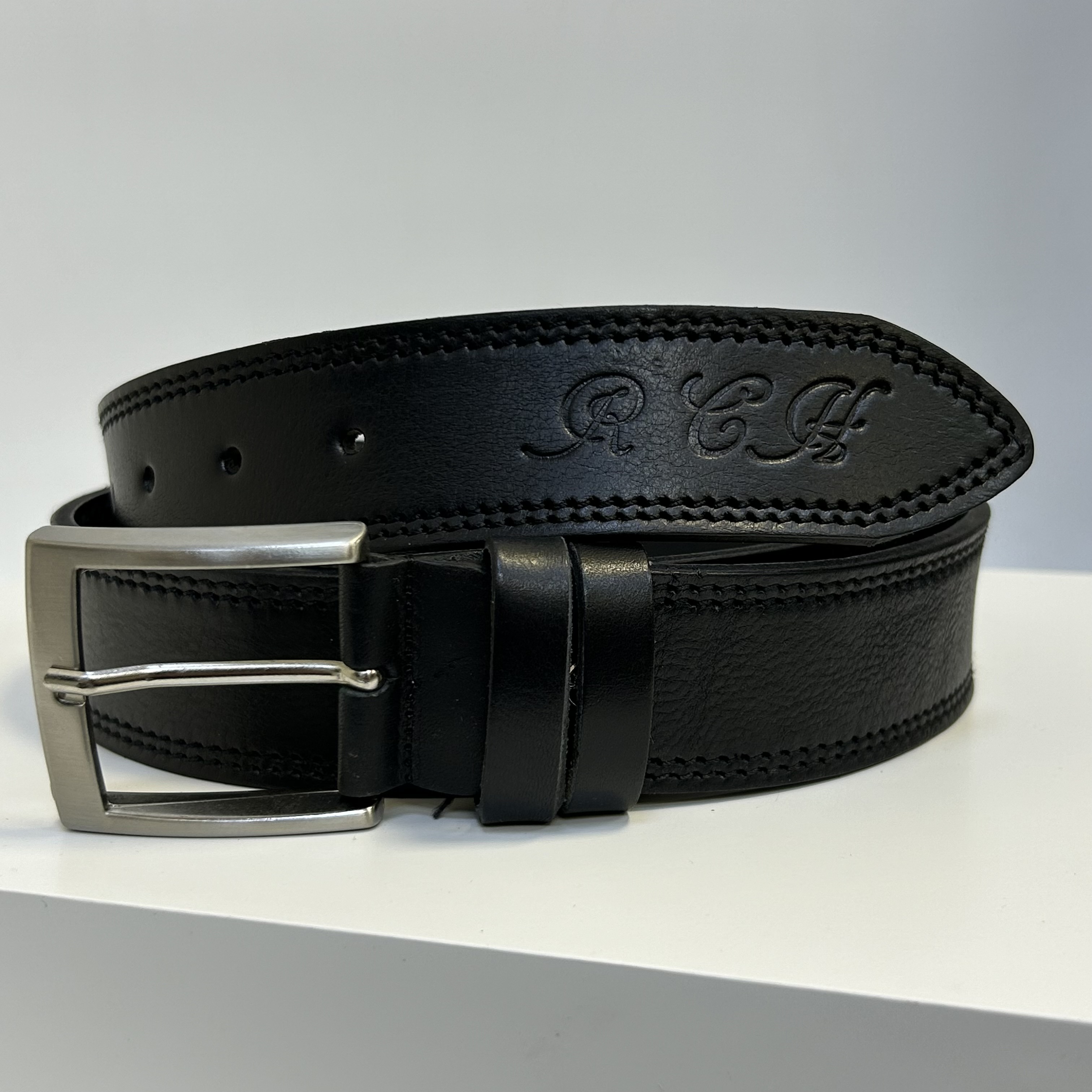 Již vyhotovený monogram | RCH | na koženém pásku | OUTLET TvujOriginal.cz