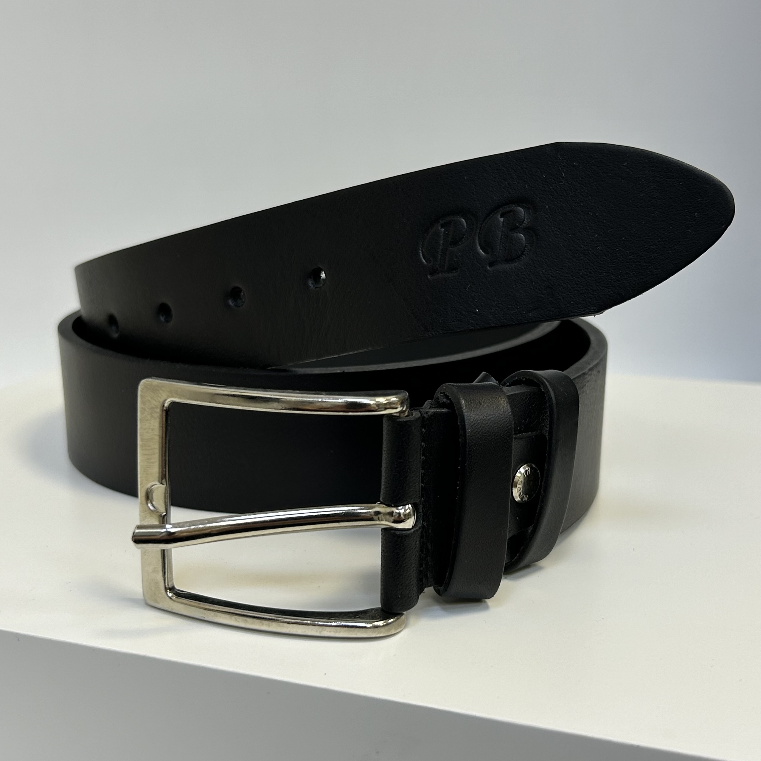 Již vyhotovený monogram | PB | na koženém pásku | OUTLET TvujOriginal.cz