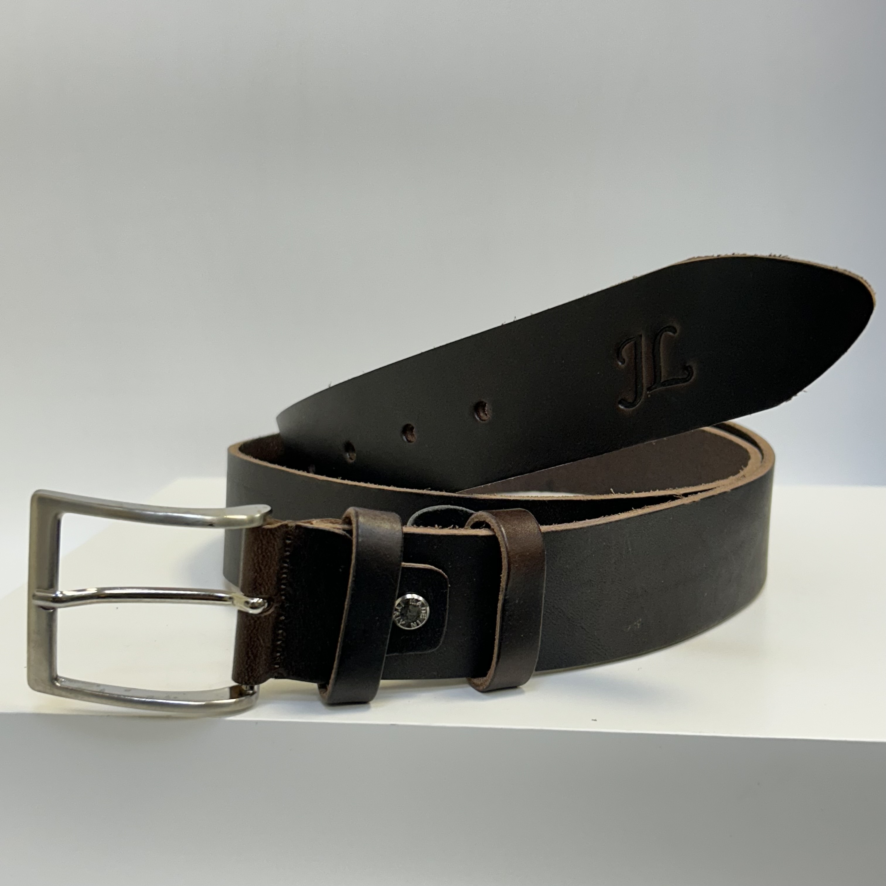Již vyhotovený monogram | JL | na koženém pásku | OUTLET TvujOriginal.cz