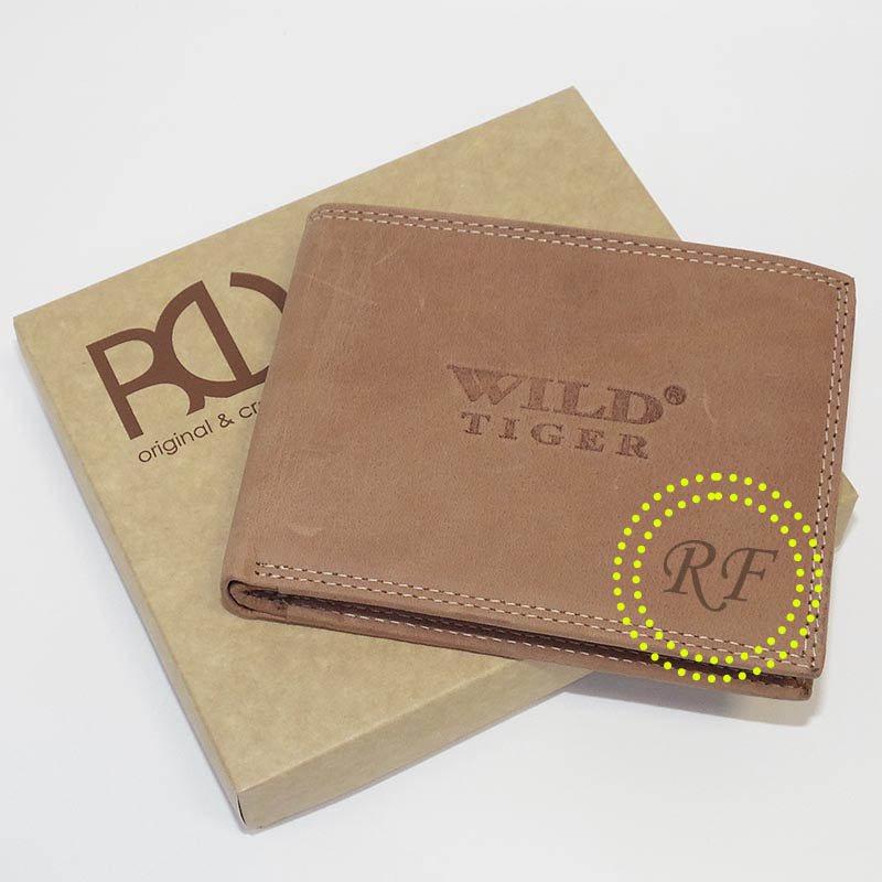Hnědá kožená peněženka s ražbou vlastního monogramu | OUTLET TvujOriginal.cz