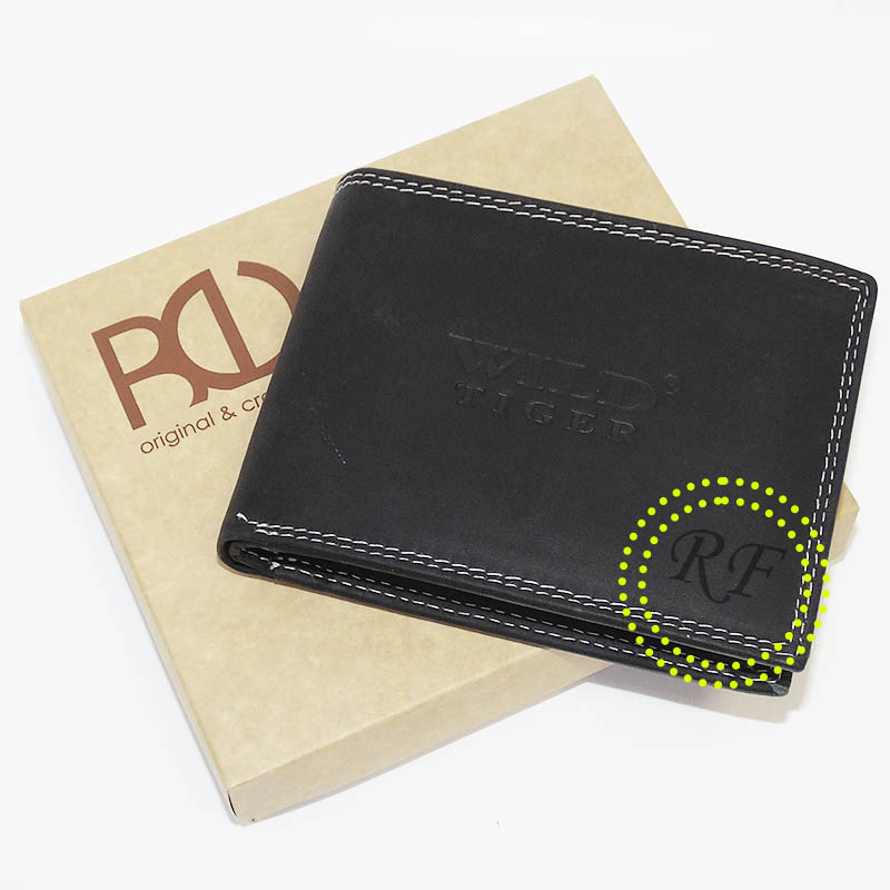 Černá kožená peněženka s ražbou vlastního monogramu | OUTLET TvujOriginal.cz