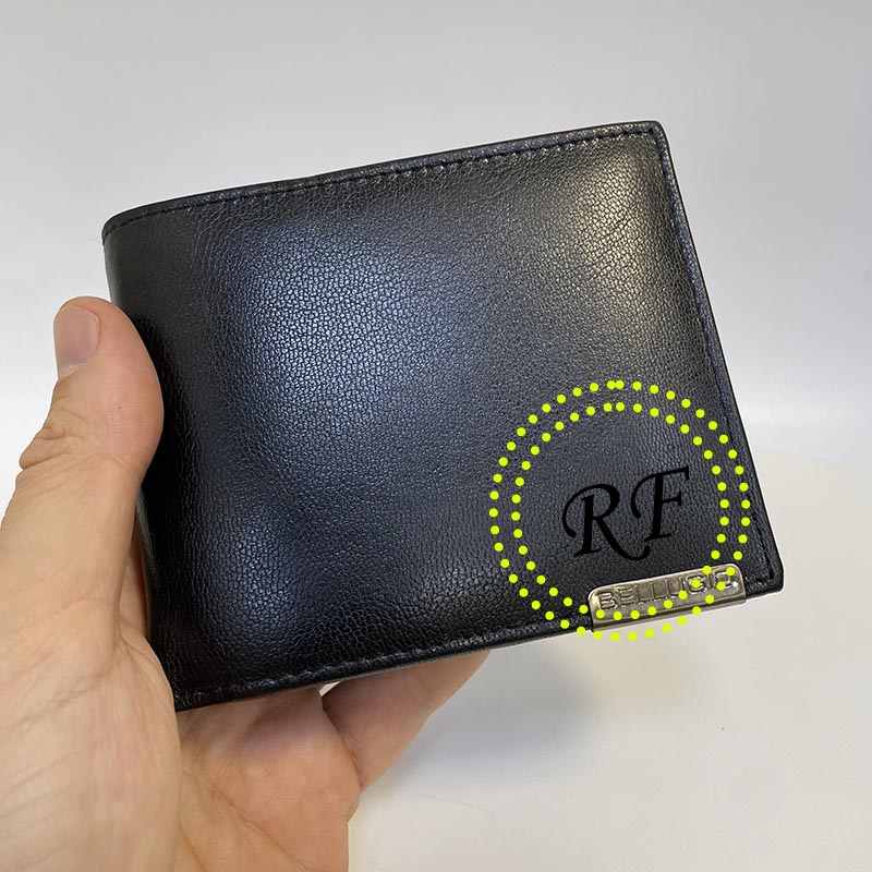 Černá kožená peněženka Bellugio na šířku s ražbou vlastního monogramu | OUTLET TvujOriginal.cz