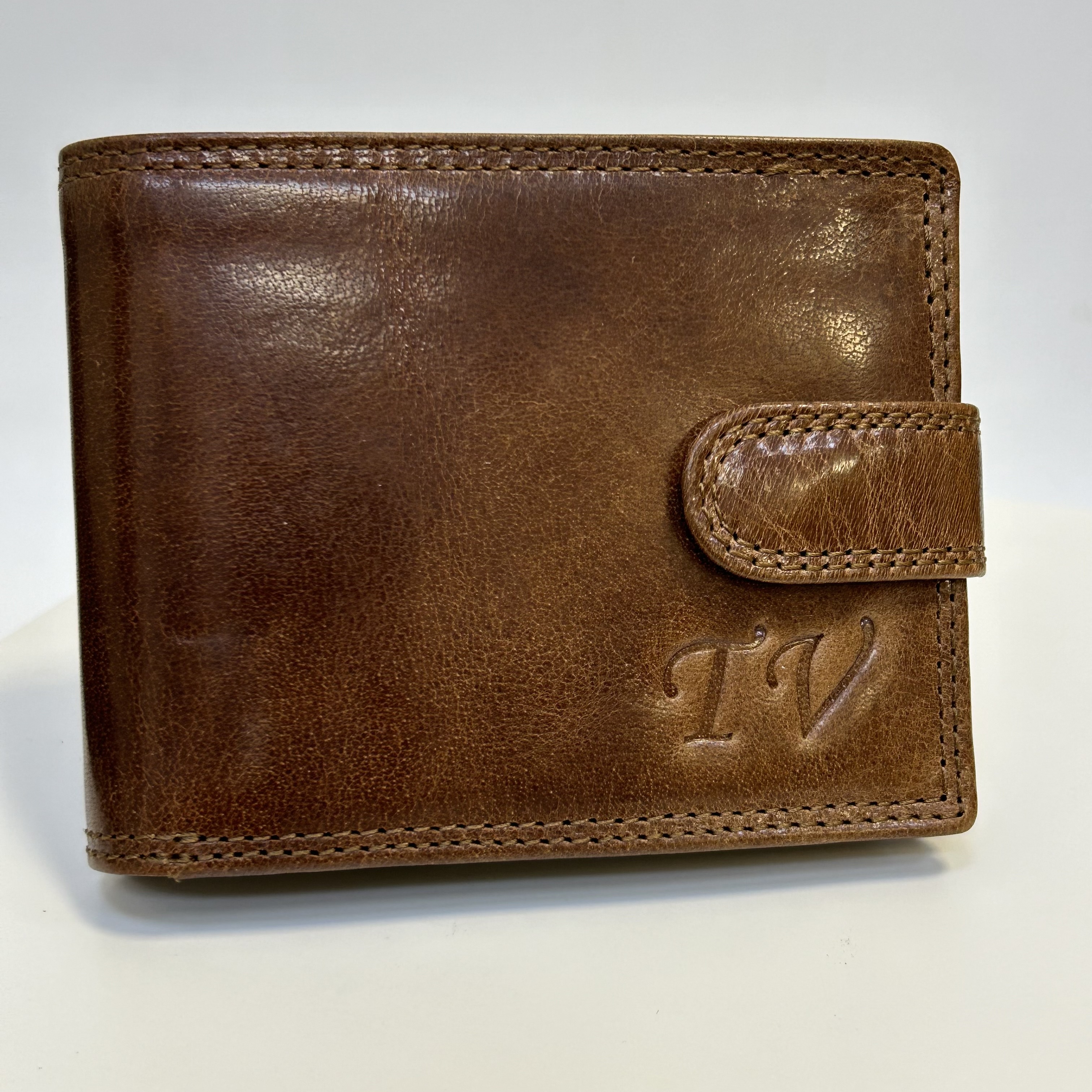 Již vyhotovený monogram | TV | na kožené peněžence | OUTLET TvujOriginal.cz