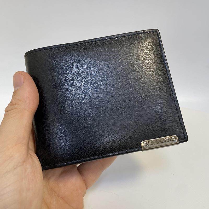 Černá kožená peněženka Bellugio na šířku s ražbou vlastního monogramu | OUTLET TvujOriginal.cz
