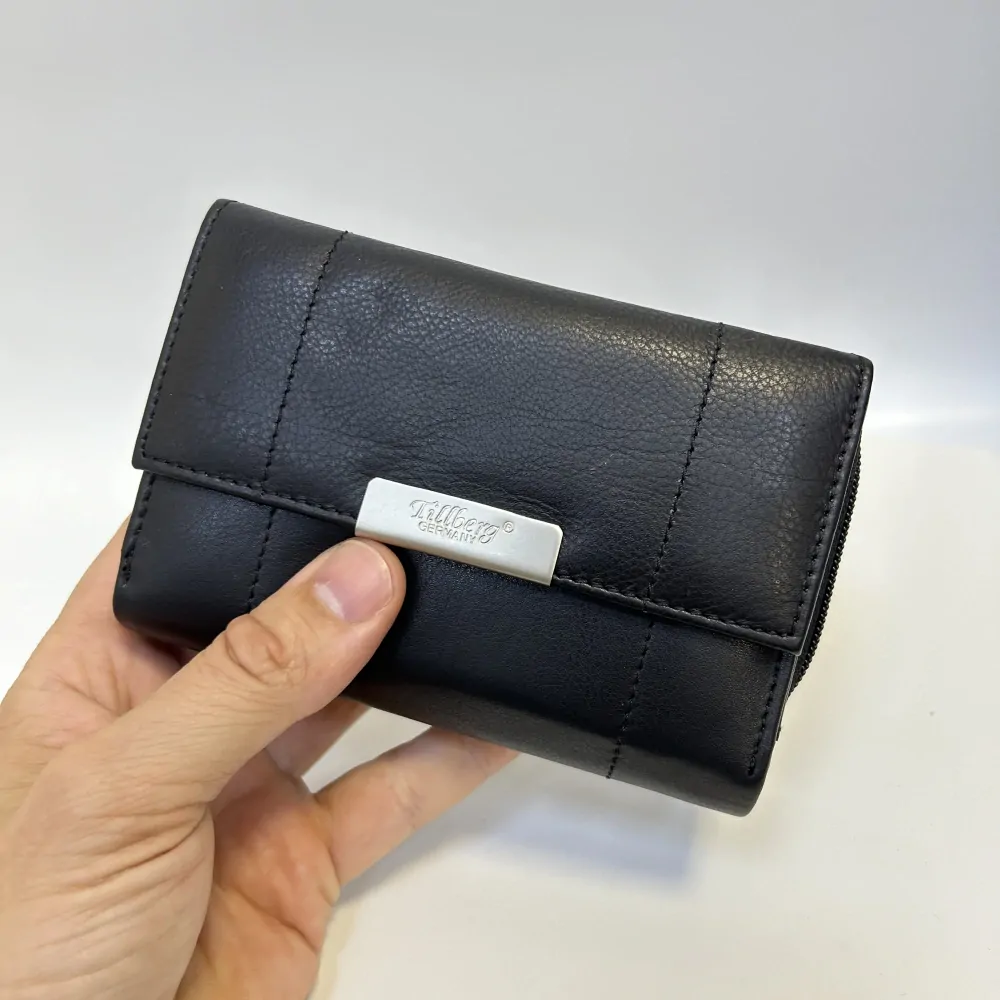 Dámská kožená peněženka s možností vlastního monogramu, textu | OUTLET TvujOriginal.cz