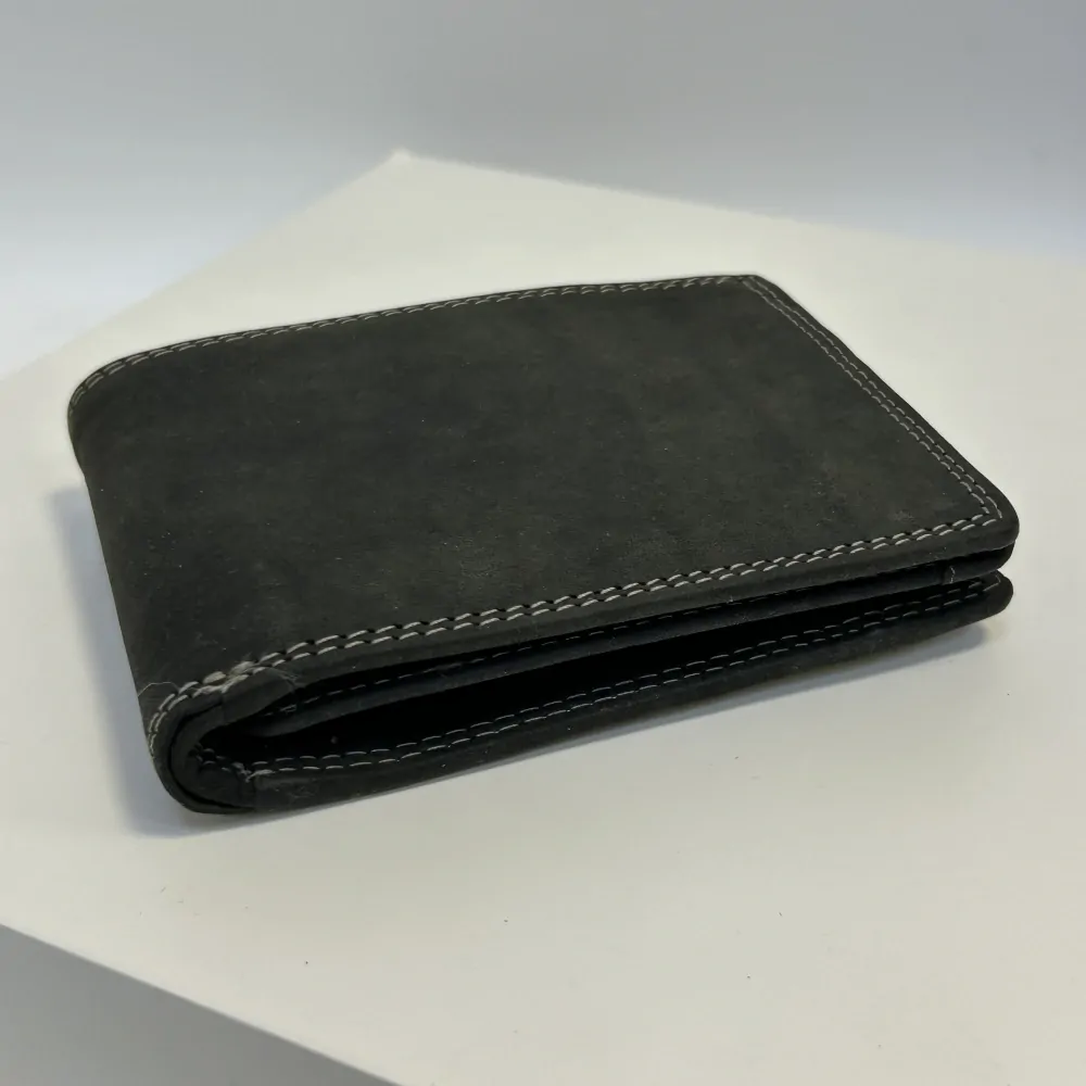 Pánská kožená peněženka s možností vlastního monogramu, textu | OUTLET TvujOriginal.cz