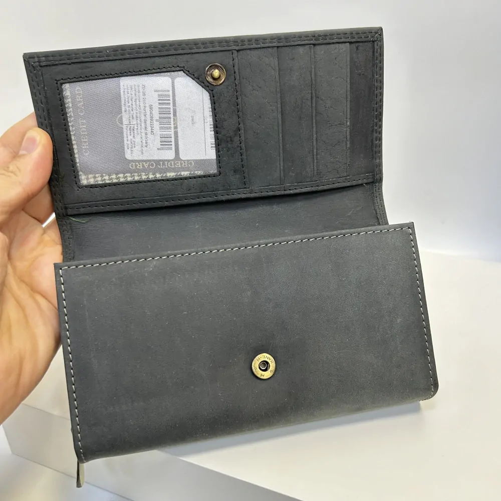 Dámská kožená peněženka s možností vlastního monogramu, textu | OUTLET TvujOriginal.cz