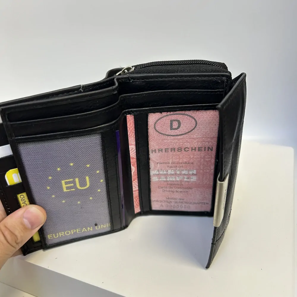 Dámská kožená peněženka s možností vlastního monogramu, textu | OUTLET TvujOriginal.cz