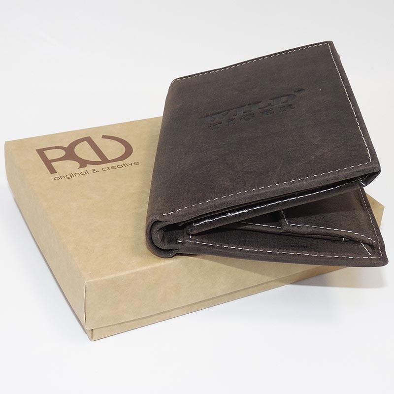Hnědá kožená peněženka s ražbou vlastního monogramu | OUTLET TvujOriginal.cz