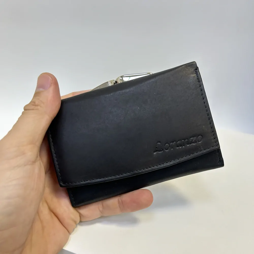 Dámská kožená peněženka s možností vlastního monogramu, textu | OUTLET TvujOriginal.cz