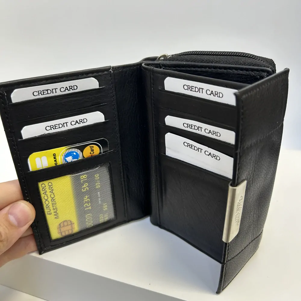 Dámská kožená peněženka s možností vlastního monogramu, textu | OUTLET TvujOriginal.cz