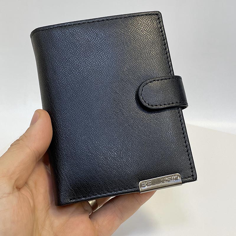 Černá kožená peněženka Bellugio na výšku se zapínáním s ražbou vlastního monogramu | OUTLET TvujOriginal.cz