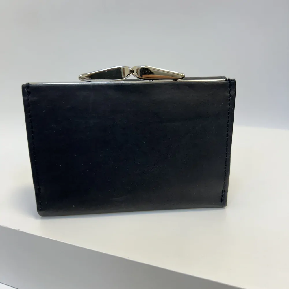 Dámská kožená peněženka s možností vlastního monogramu, textu | OUTLET TvujOriginal.cz