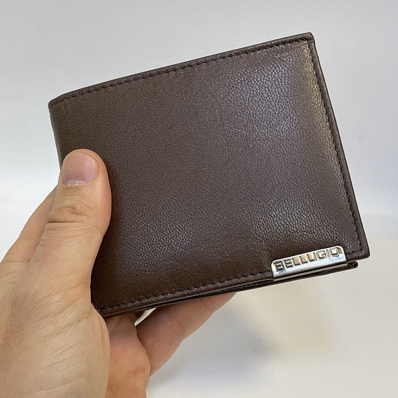 Tmavě hnědá kožená peněženka Bellugio na šířku s ražbou vlastního monogramu | OUTLET TvujOriginal.cz