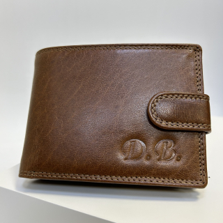 Již vyhotovený monogram | D.B. | na kožené peněžence | OUTLET TvujOriginal.cz