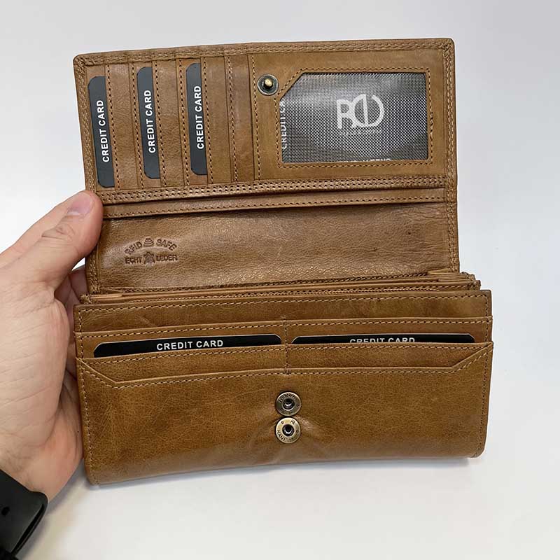 Hnědá dámská kožená peněženka s věnováním, monogramem, textem | OUTLET TvujOriginal.cz