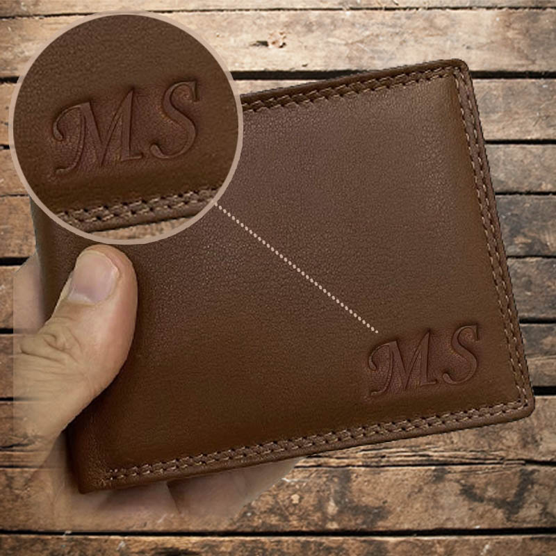 Kožená peněženka s ražbou vlastního monogramu