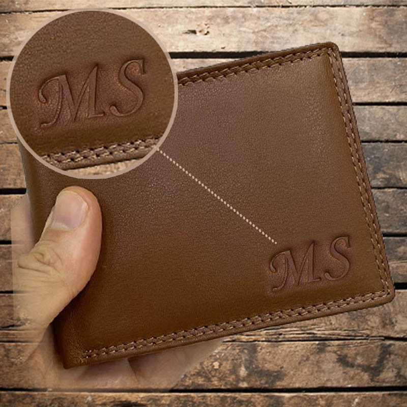 Kožená peněženka s ražbou vlastního monogramu
