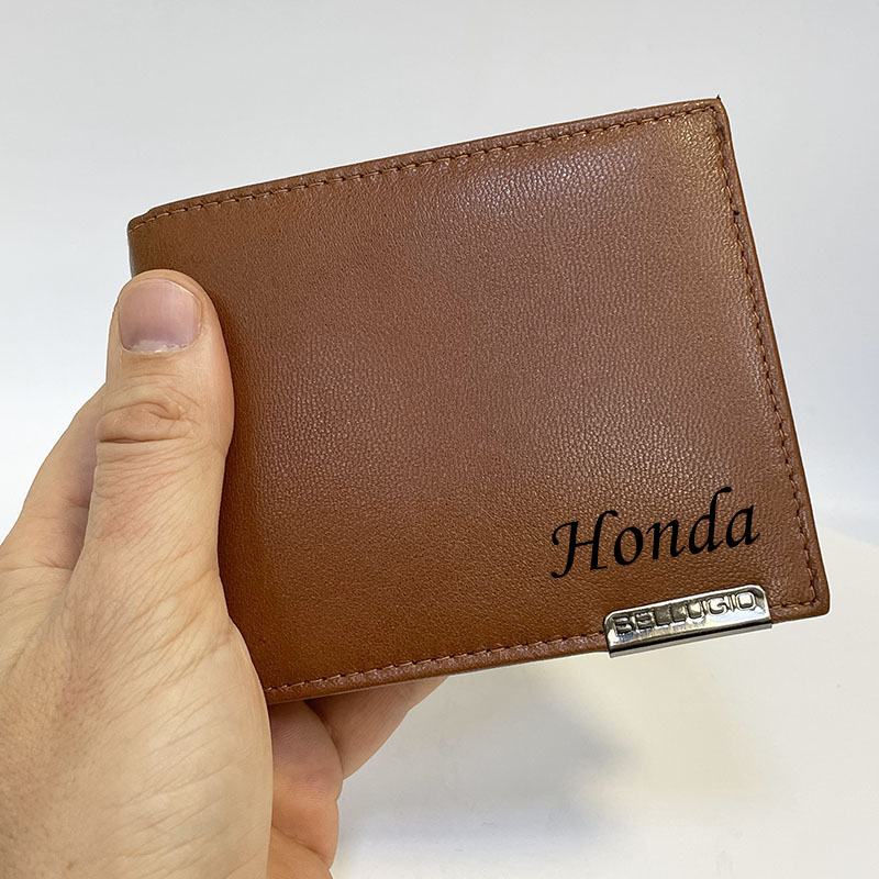 Kožená peněženka s jménem motorkáře